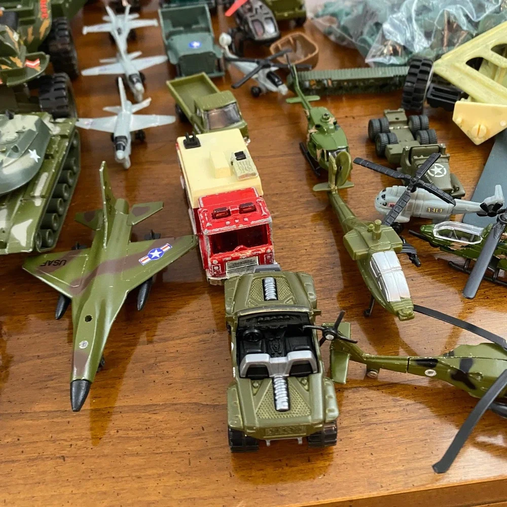 Vintage Plastic Green Army Men Toy Soldier Figures Huge Lot Vehicles Accessories
